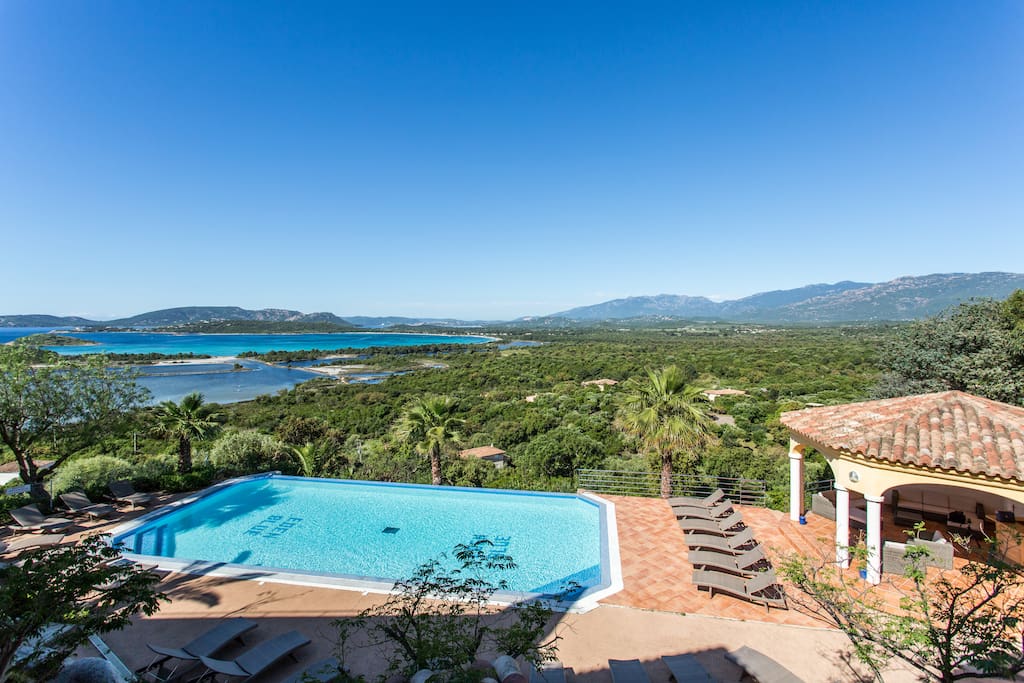 Shared Pool and pool house
piscine partagee et pool house