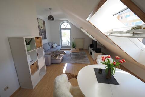 Lichtdurchflutete kuschelige Dachgeschosswohnung