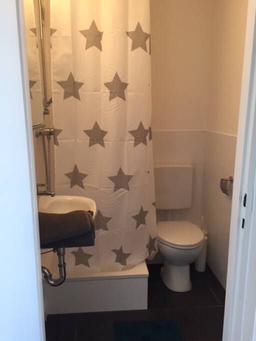 Bad mit Dusche & WC