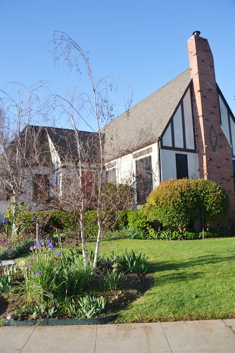 Top performing Airbnb: Kensington Classic/Historic Tudor - Fully Licensed in Mid City:Kensington Talmadge