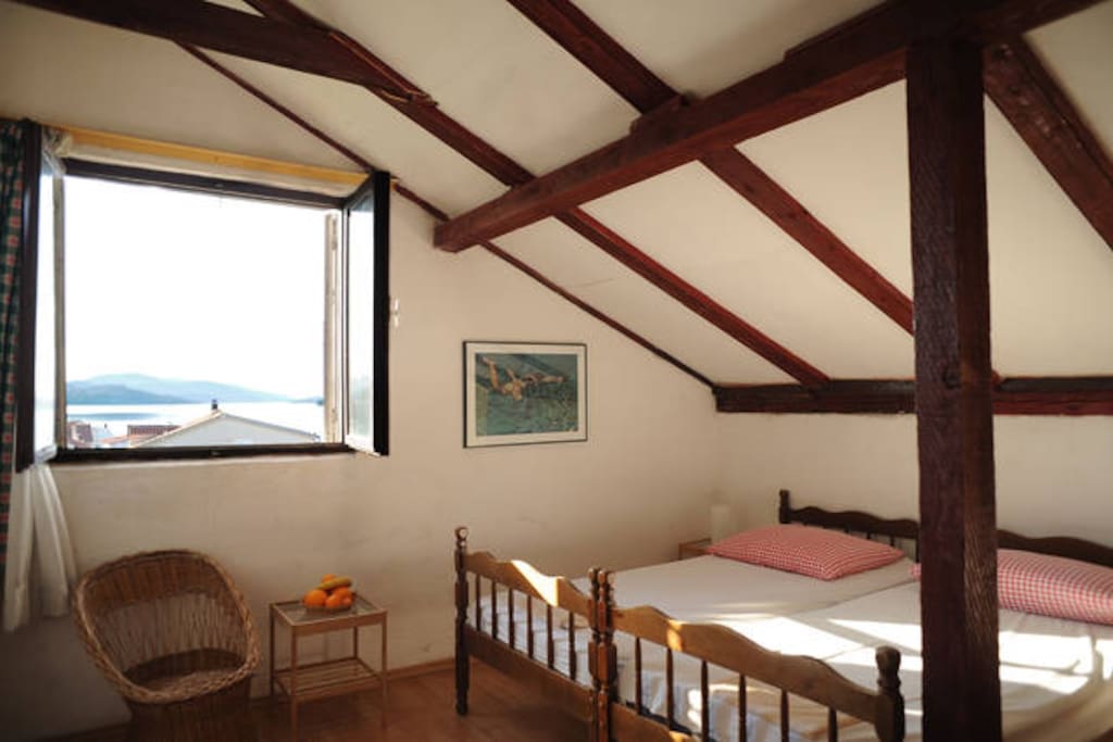 one of the rooms (south)