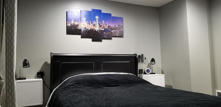Main Queen bed with Seattle art above