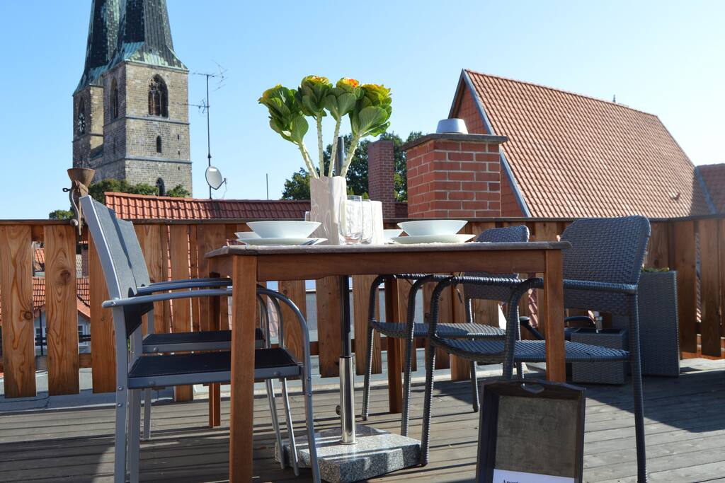 Essen mit Blick auf die Nikolaikirche