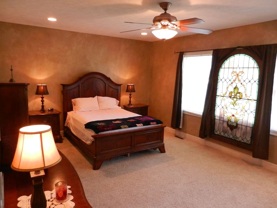 Master Bedroom (Downstairs)