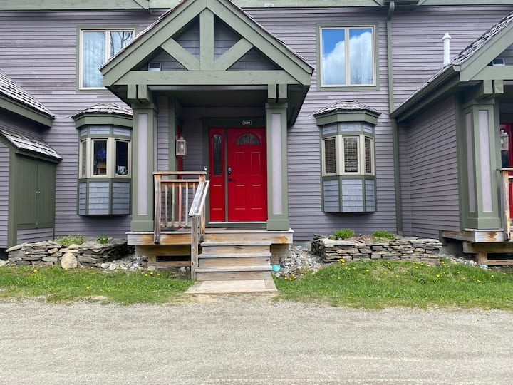 Jay Peak 4 BR ski-in/out townhome