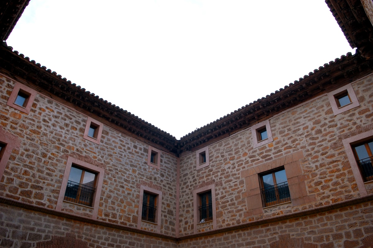 EL SOLANAR (Apartamentos Los Aljezares) en Gea - Apartamentos en alquiler  en Gea de Albarracín, Aragón, España - Airbnb