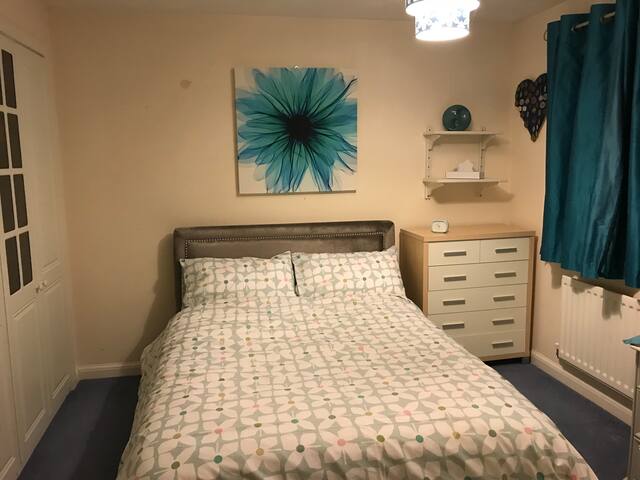 Double room with en-suite in Great Ashby