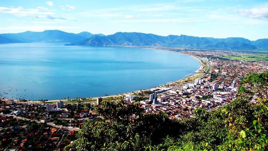 Suíte completa! 250 metros da Martim de Sá!