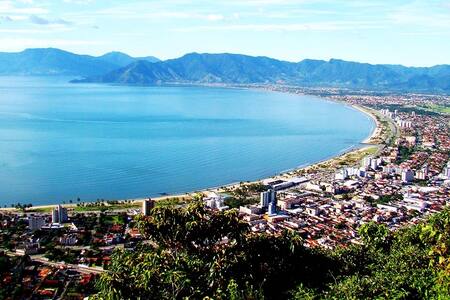 Suíte completa! 250 metros da Martim de Sá!