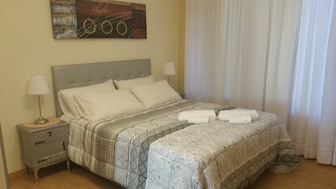 Downtown Apartment Next to Subway (free parking)