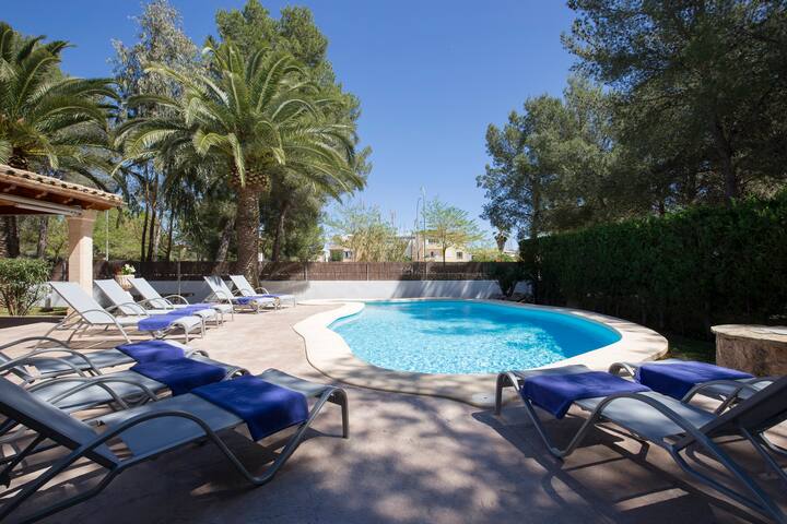 VILLA BORRAS, 5 bedrooms, 400mts from the beach. gallery image 3