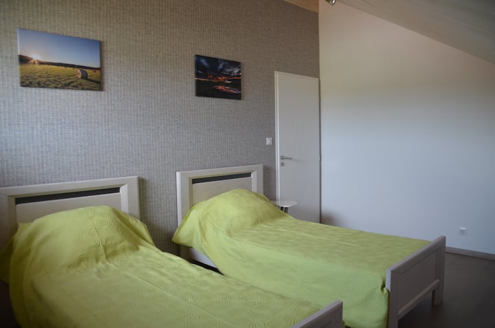 חדר בן 3 קומות