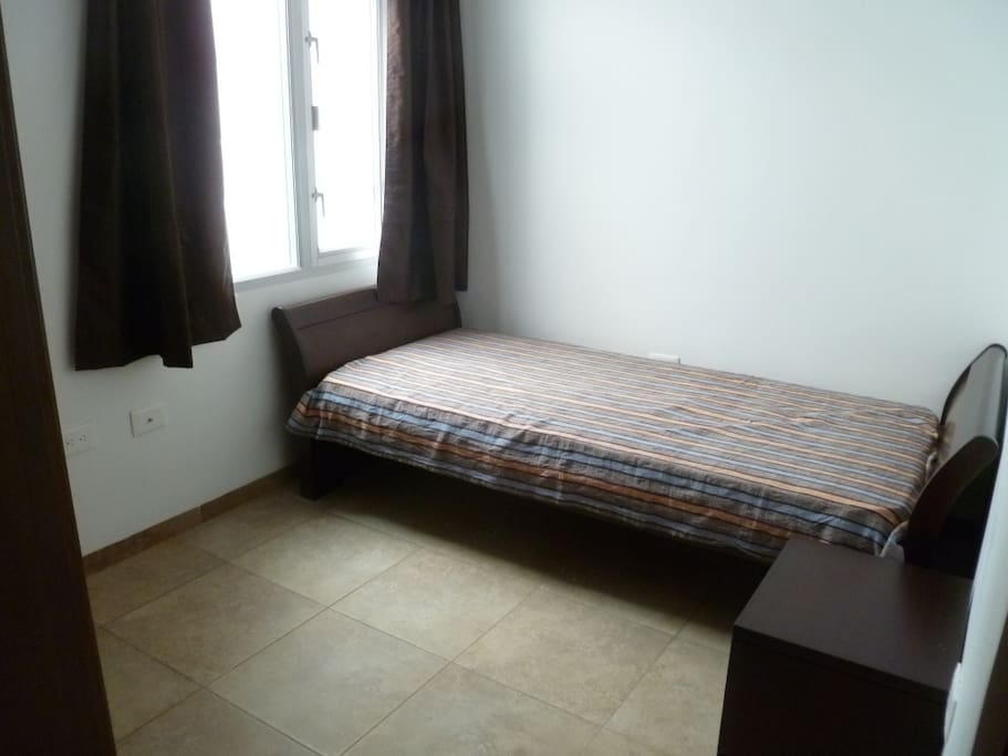 2nd bedroom / Segundo cuarto