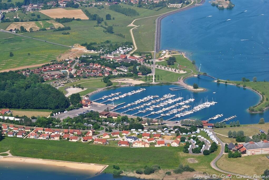 Accès direct à la plage 50 m et au port 100 m
