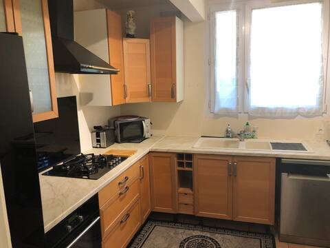 Beautiful 65 m2 2-bedroom apartment with balcony near Orly