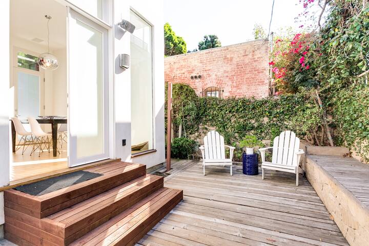 Custom-Built Villa Four Blocks from Venice Beach