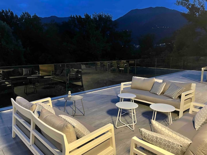 GrischinaLago, fantastic attic apartment with lake view