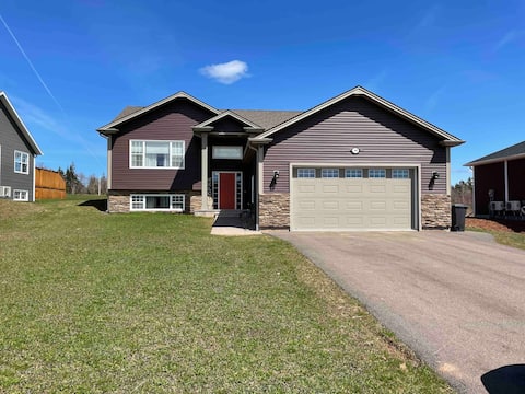 Cozy 3-bedroom house in quiet neighbourhood