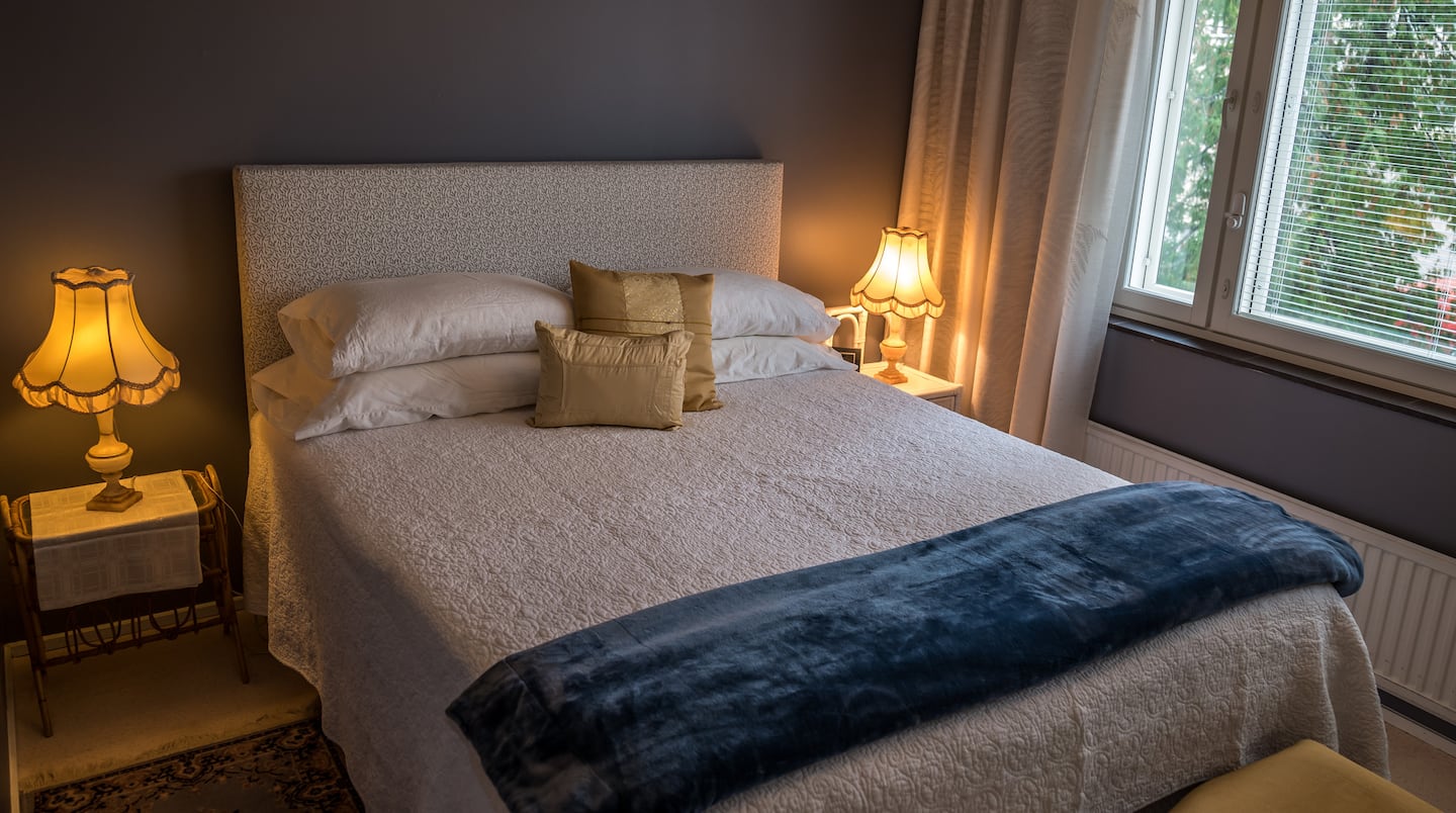 Beautiful Riverfront Apartment 5