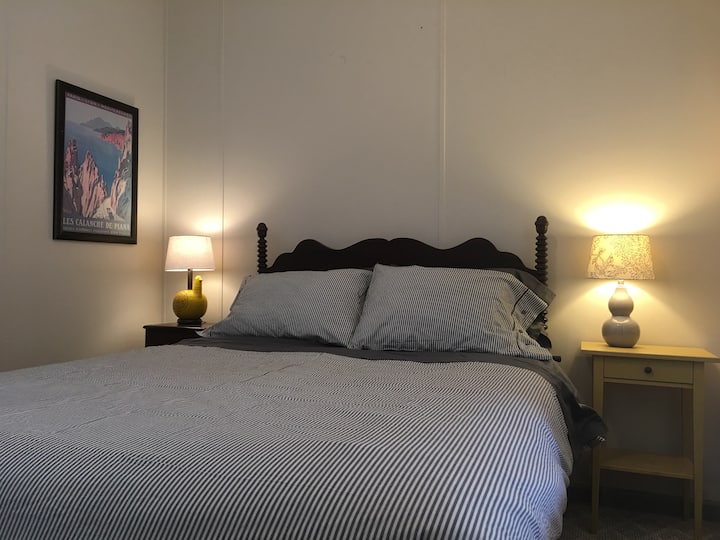 Second queen bedroom