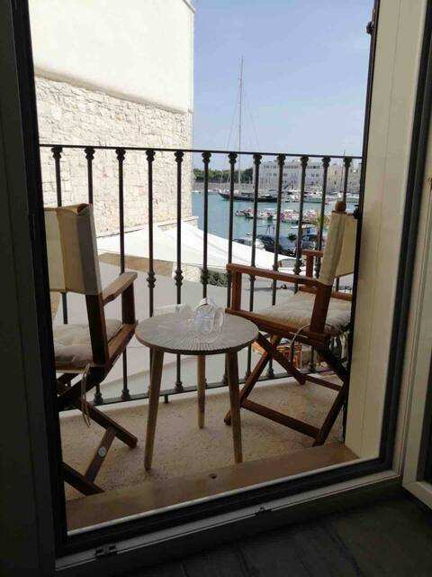 Stunning view apartment on the port of Trani