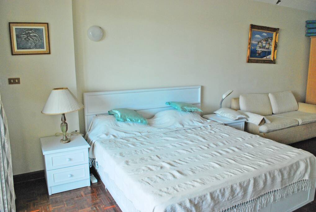 Large queen size bed