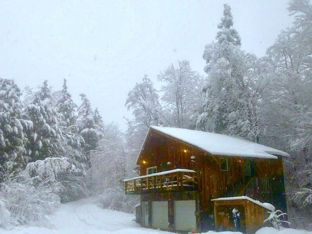 Stowe Riverside Cabin (Pets Ok! Awd or 4wd ideal)