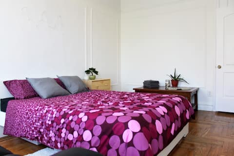 Private room in 1Br Apartment