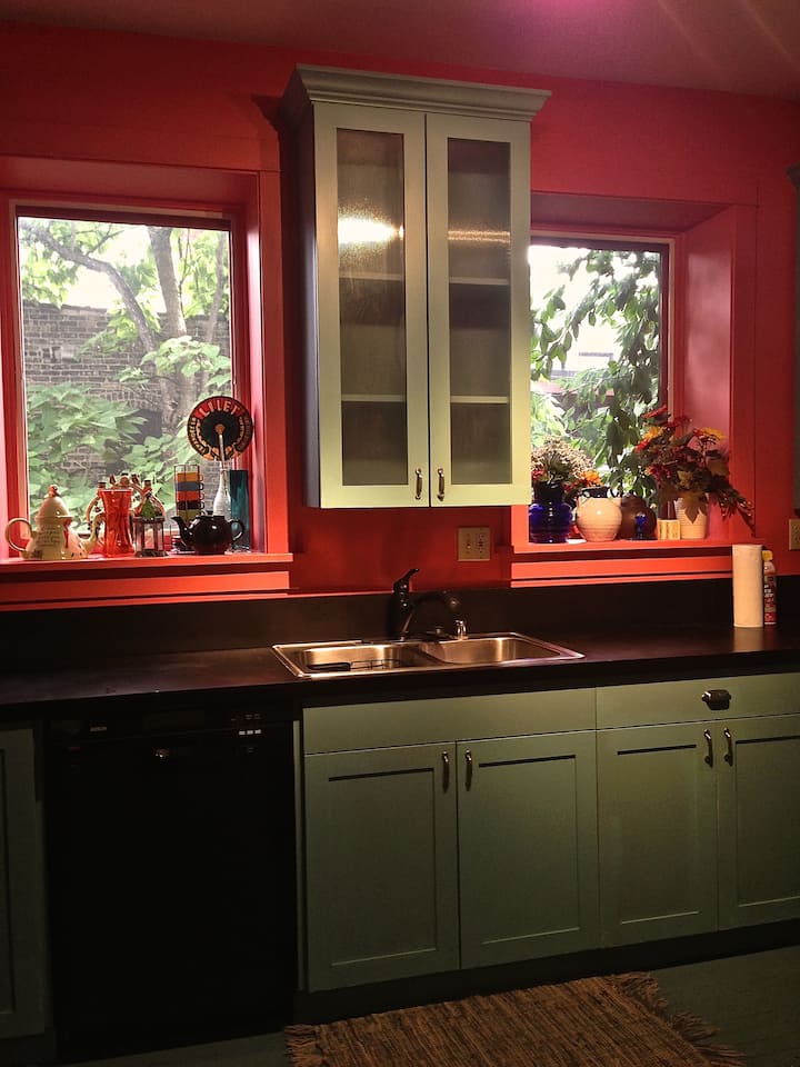 Roscoe Village Haven Apartments for Rent in Chicago, Illinois, United