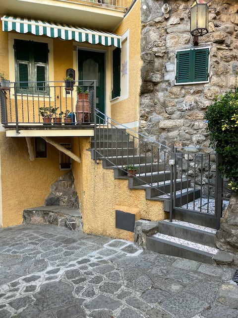 Popular Airbnb listing: House a few steps from the sea in Moneglia