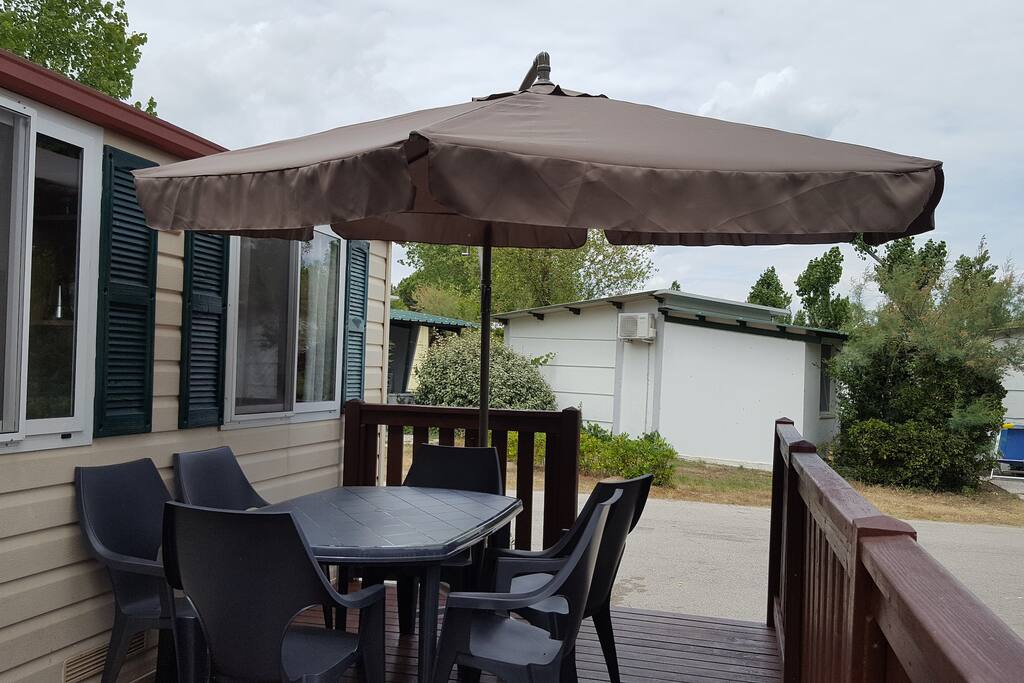 Big terraces in front of the mobile homes