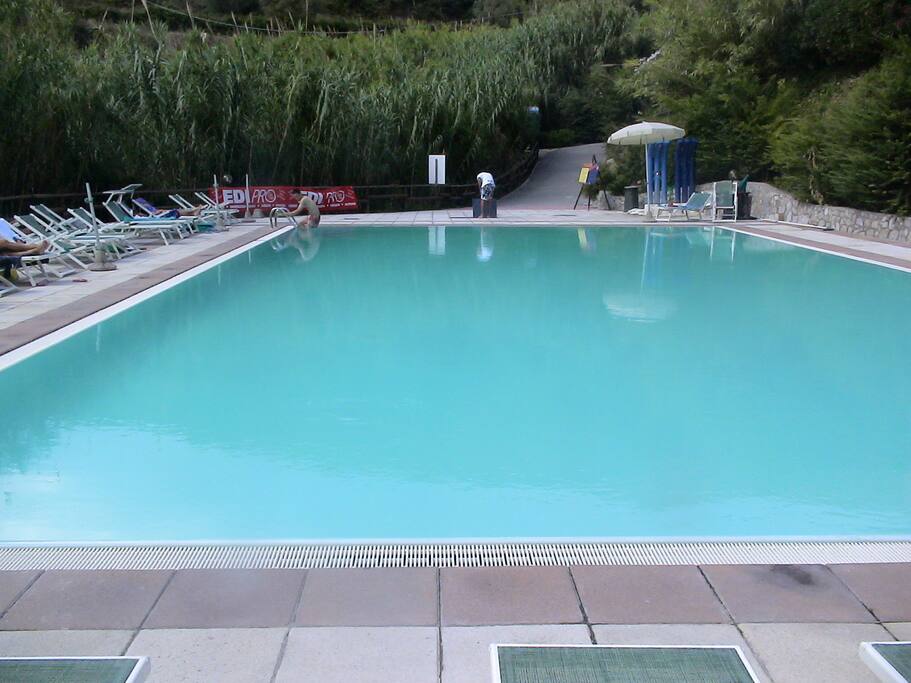 Piscina (ombrellone e sdraio compresi)