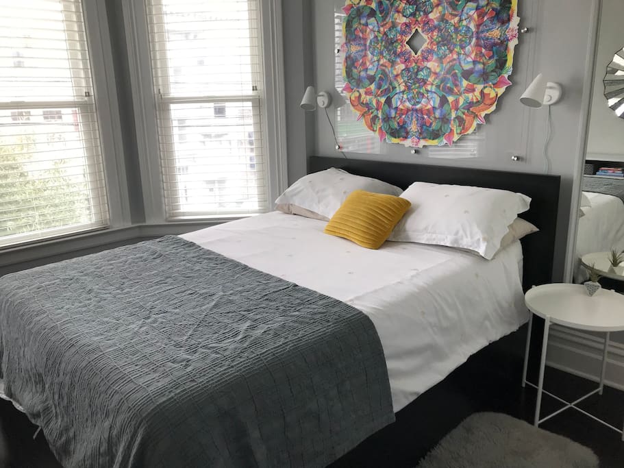 Second bedroom with queen bed with memory foam mattress and high quality linens.