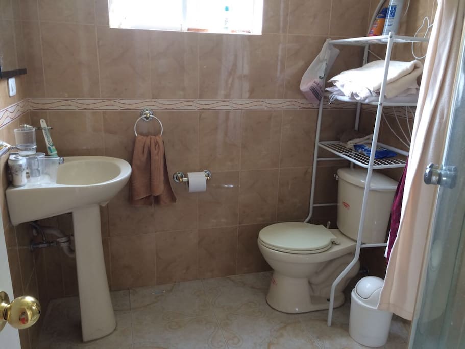 Full Bathroom 2