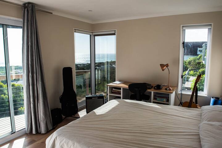 Exquisite sea view home gallery image 3