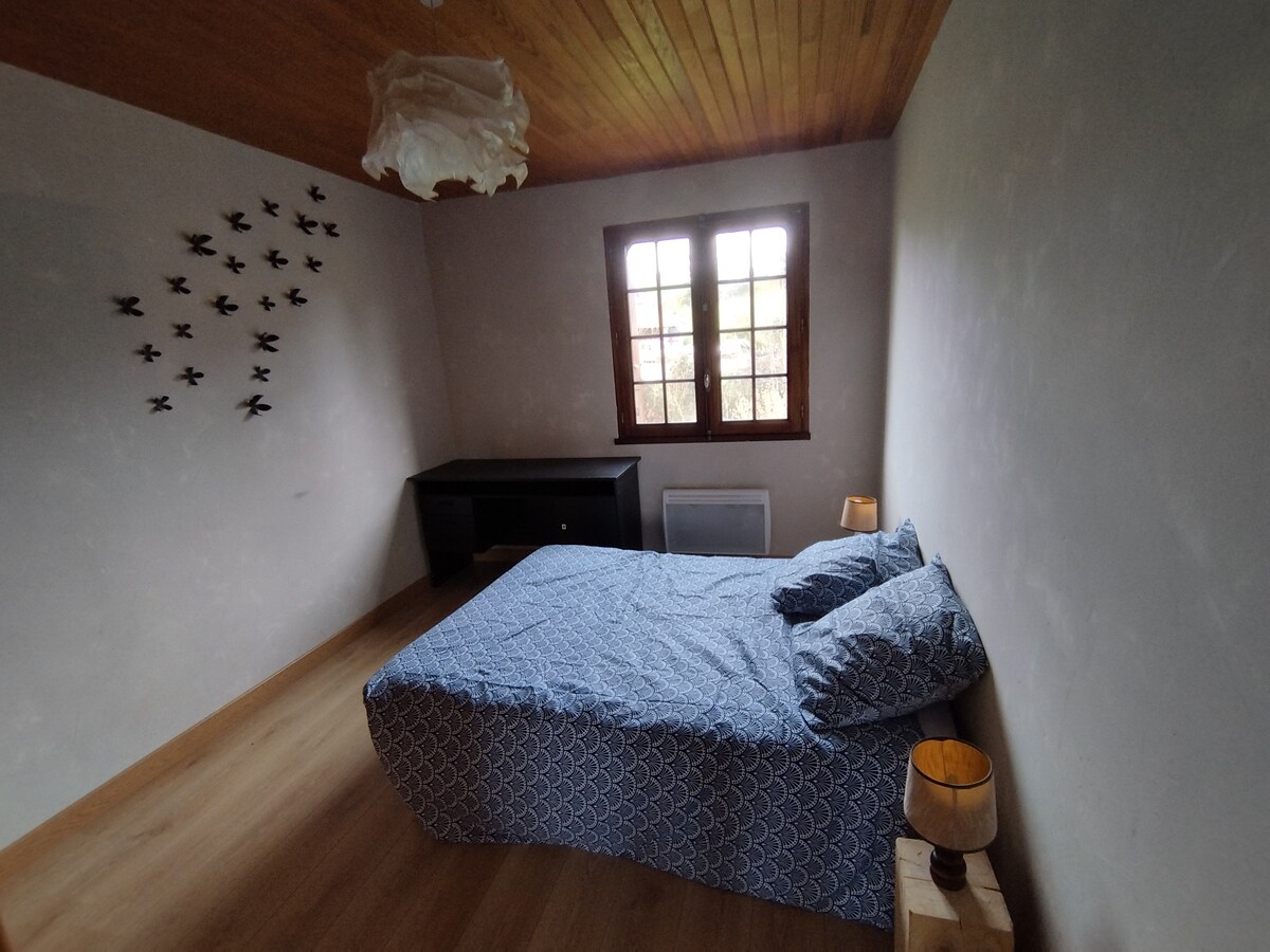 חדר שינה עם מיטה 140*200