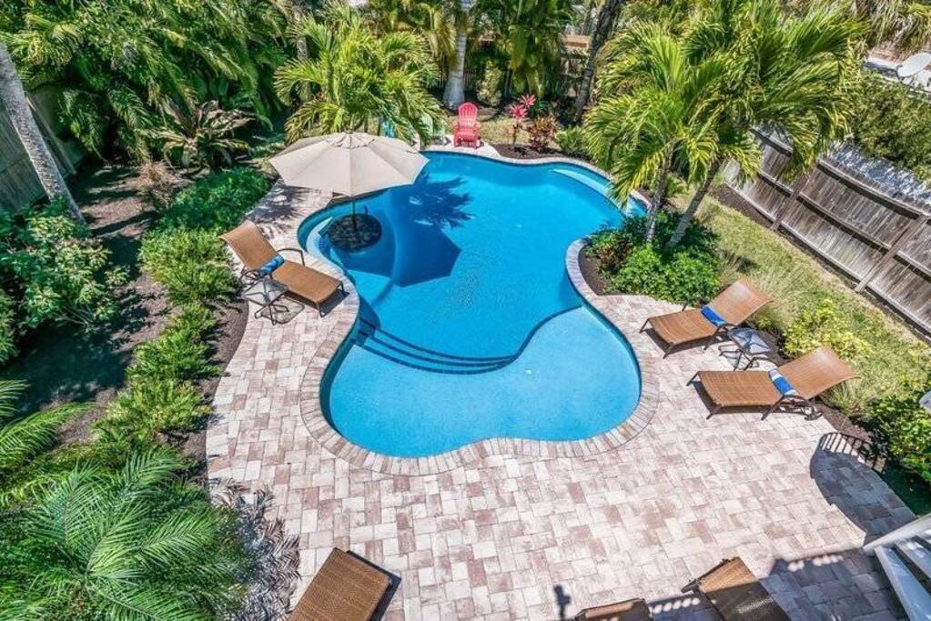 Overview Pool