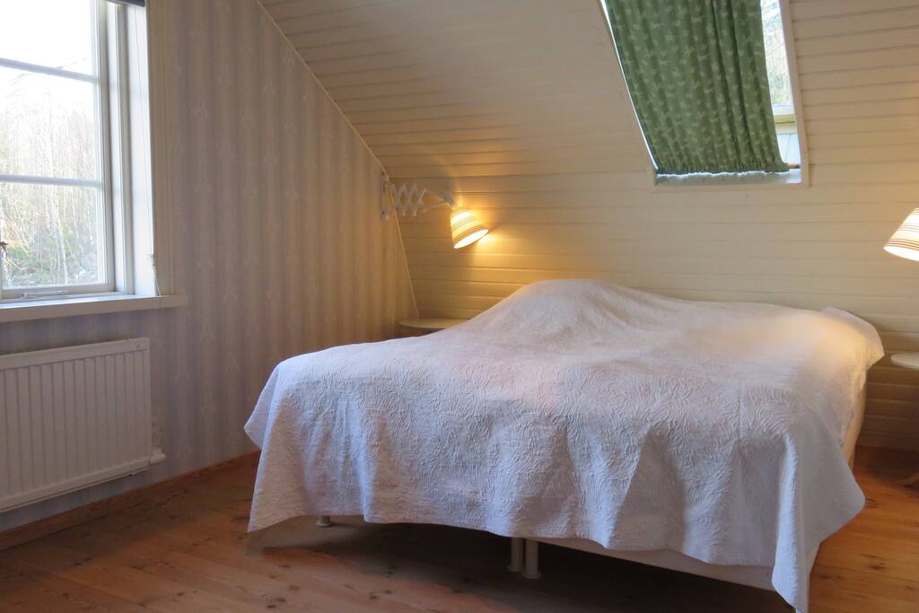 beds can be together or apart