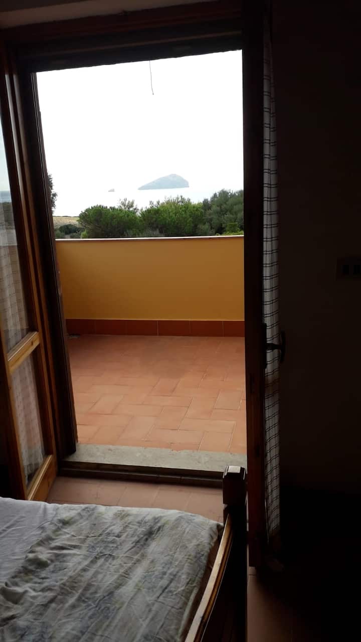 غرفة نوم في الشرفة في الطابق الأول