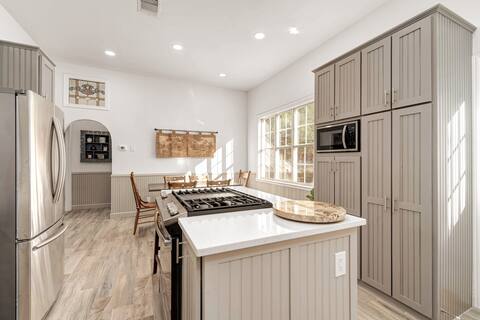 2 King/1Q with Fireplace on 5 Private Acres