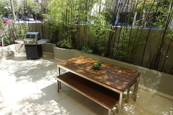 Elwood Glasshouse Luxury 2 Bedroom Apartment gallery image 2