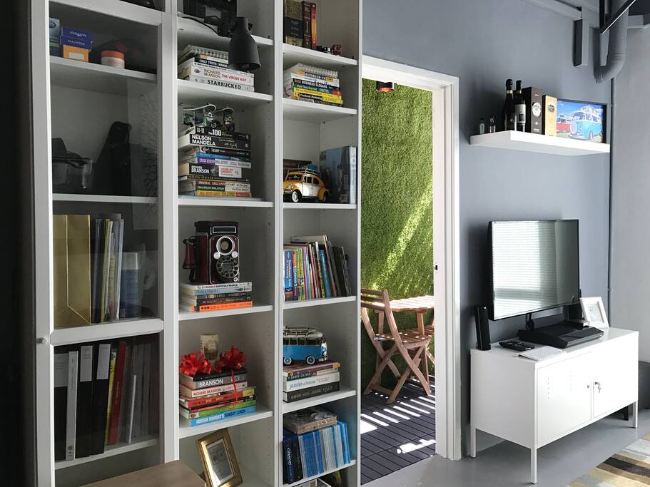 Faloe Hostel - Mini lounge area.