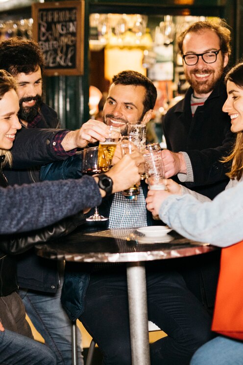 Show full-screen, host-provided image