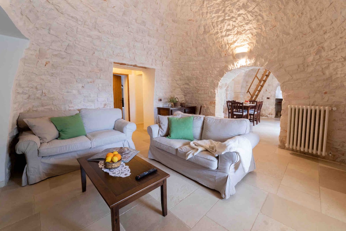 Propiedad de Airbnb exitosa: Relax and leisure at Trullo dell 'Ulivo en Locorotondo