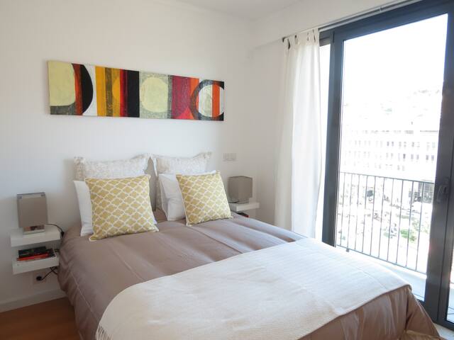 Rooftop w/ Amazing Castle View gallery image 5