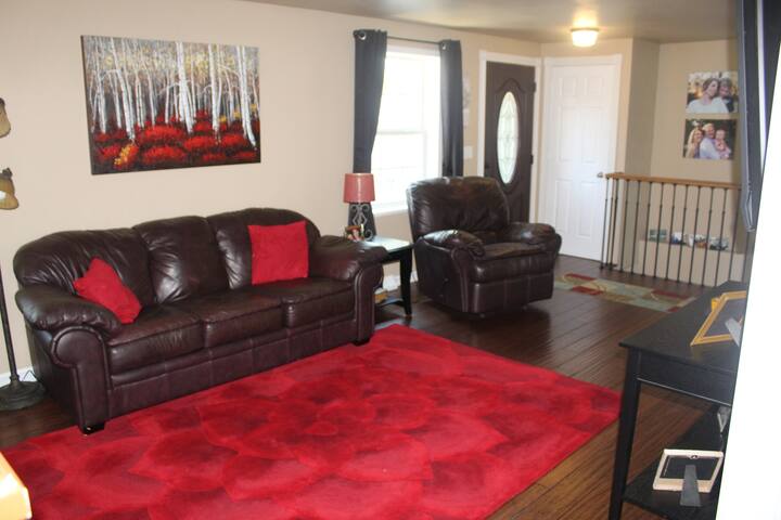 ★★★★★ Fox Valley Retreat, Packer Country, EAA, PAC