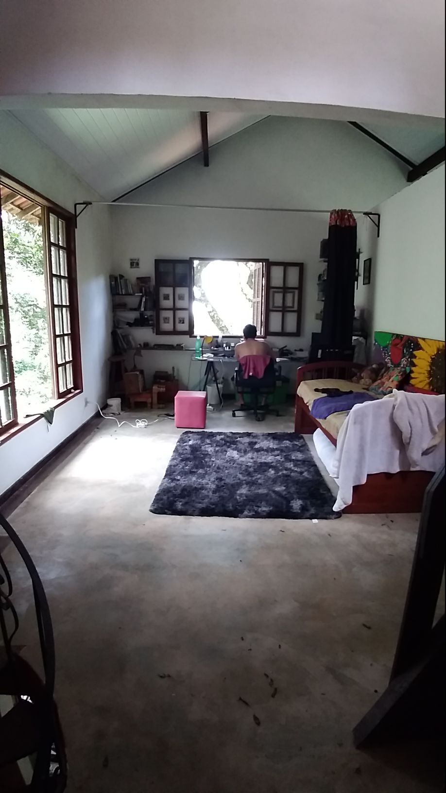 Sala/second floor office