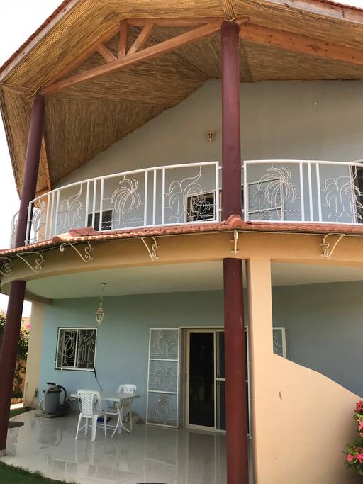 Vue de la terrasse et du balcon