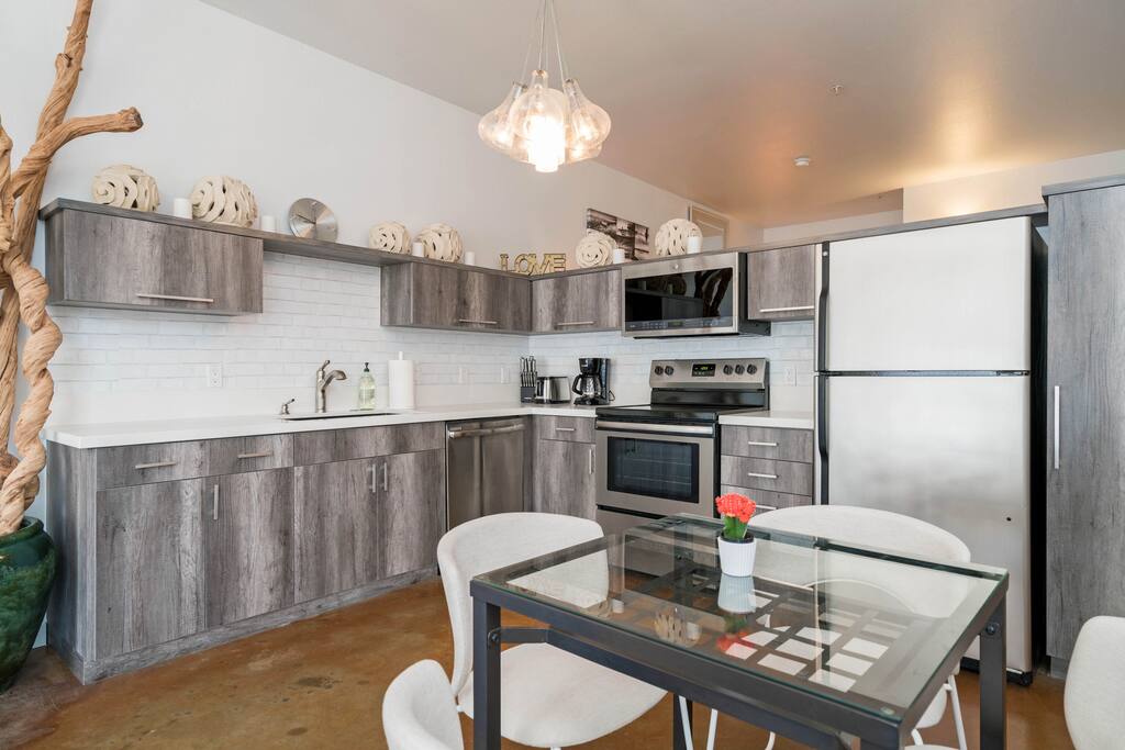 NEWLY REMODELED KITCHEN