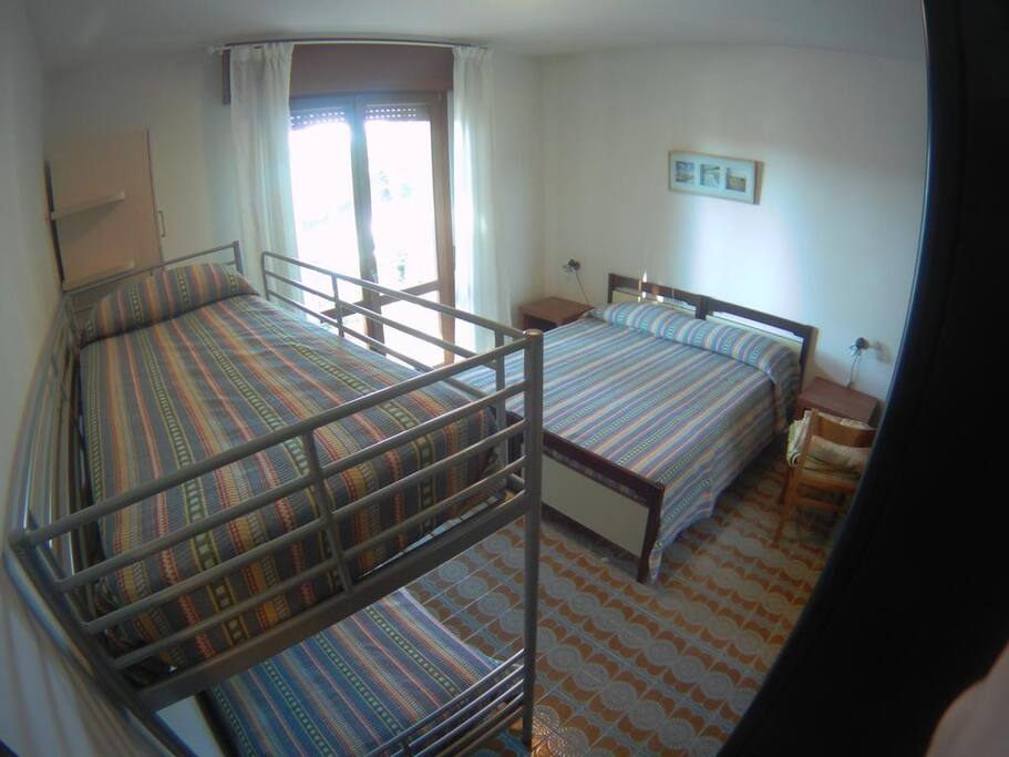 camera matrimoniale con letto a castello